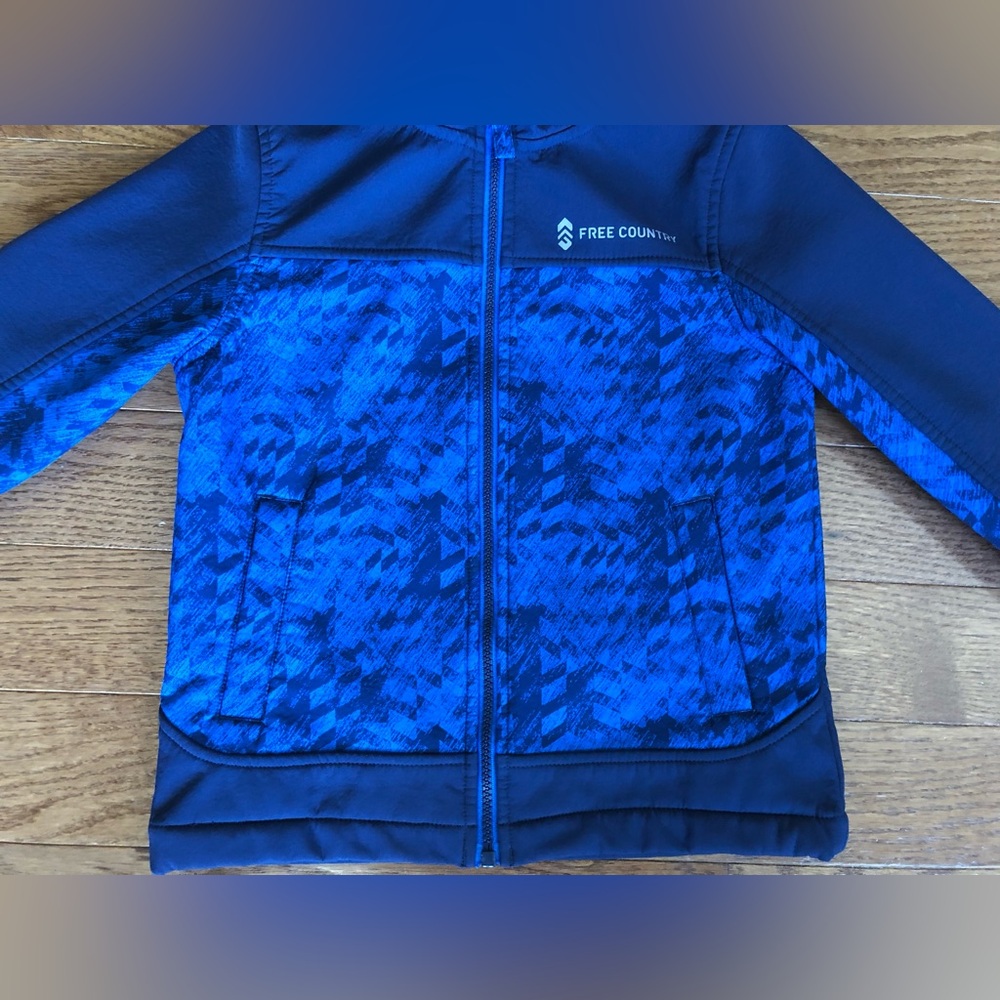 Free Country Water Resistant Kids’ Softshell Jacket - Picture 2 of 9
